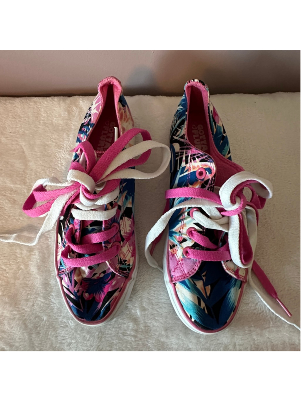 Gotta Flurt Pink Blue Floral Canvas Sneakers Girl's Size 2